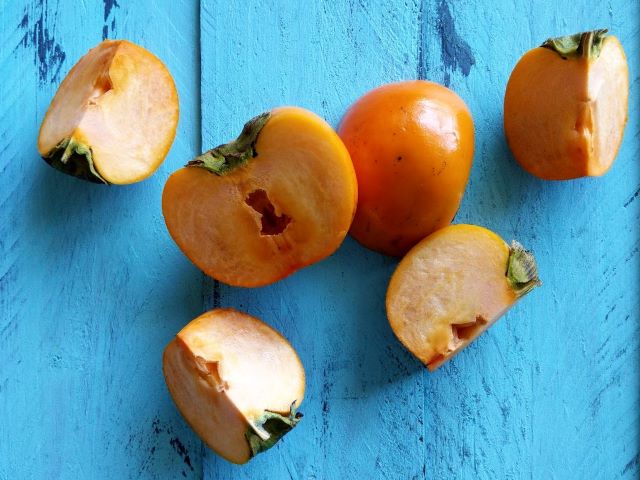 How to Eat Persimmon and Recipes Ideas to Try