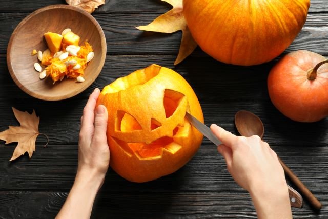 How to Carve a Halloween Pumpkin